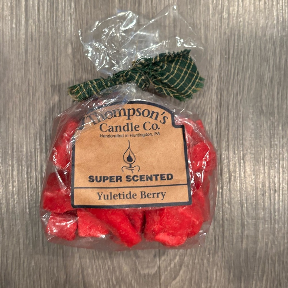 Thompson Red Yuletide Berry Scented Candle Pieces